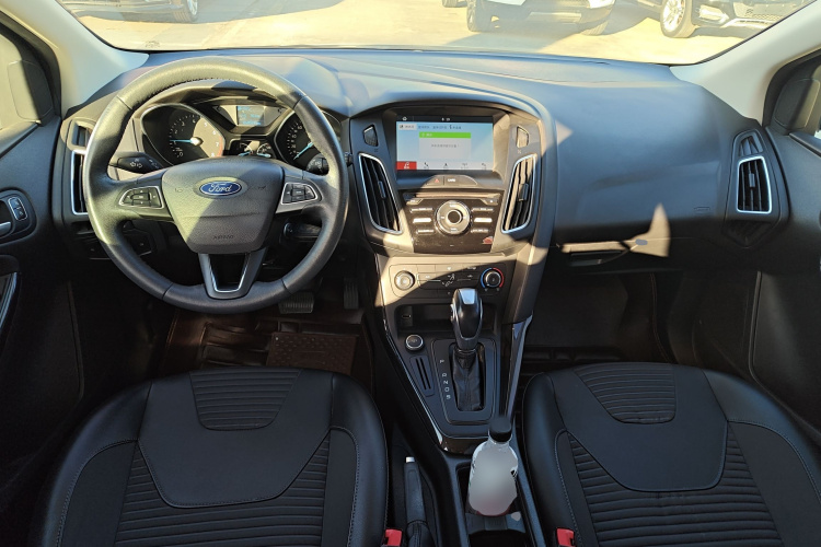 福特 福克斯 2018款 两厢经典 1.6L 自动风尚型智行版中控内饰7002