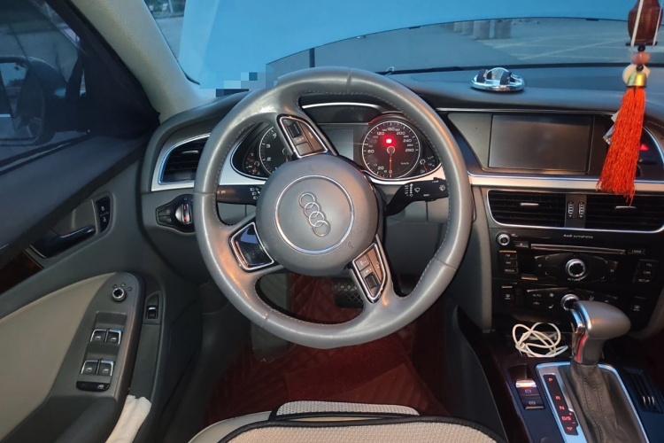 奥迪A4L 2013款 35 TFSI 自动标准型中控内饰13