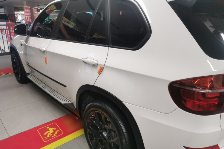 宝马X5(进口) 2013款 xDrive35i 臻享版车身外观4