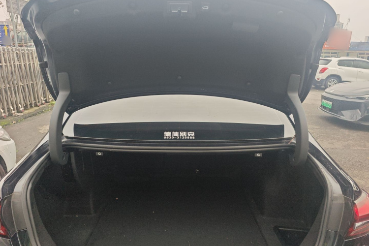 别克 君越 2022款 552T 豪华型机舱底盘23