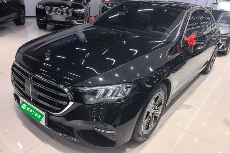 奔驰E级 2025款 E 260 L车身外观1