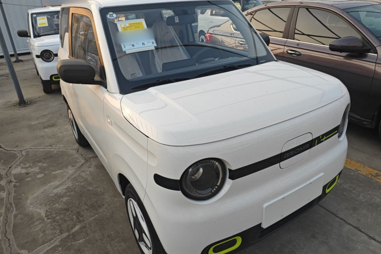 吉利银河 熊猫 2025款 210km 元气熊车身外观3