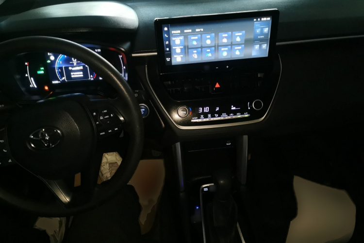 丰田 卡罗拉锐放 2023款 双擎 2.0L 先锋版中控内饰7002