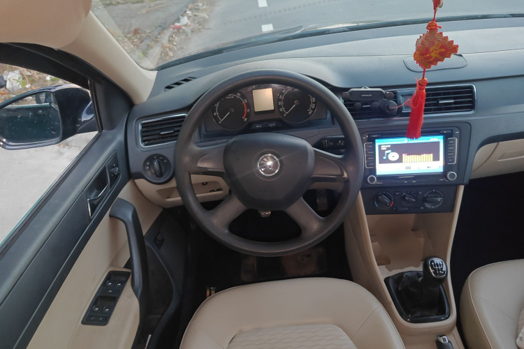 斯柯达 昕锐 2013款 1.6L 手动智选型中控内饰13