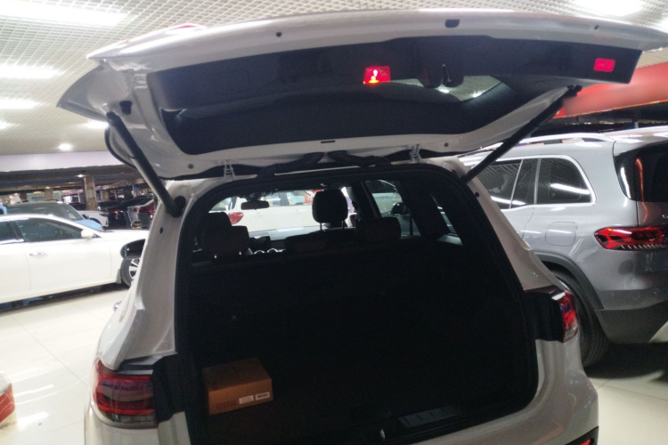 奔驰GLB 2023款 GLB 220 动感型局部细节23