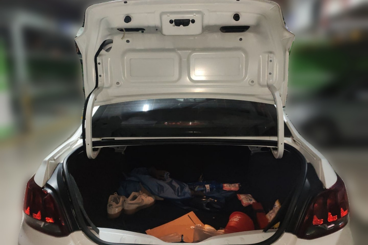 标致301 2017款 1.6L 自动舒适版局部细节23