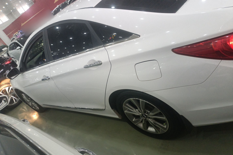 现代 索纳塔 2015款 经典 2.0L 自动豪华版车身外观6003