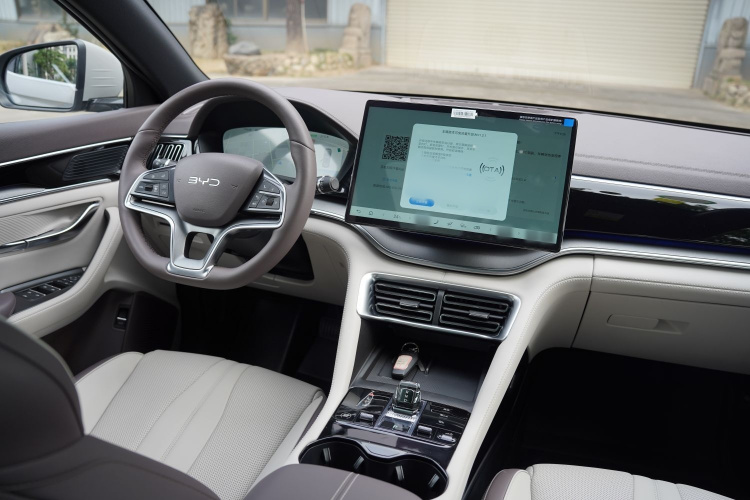 比亚迪 宋PLUS新能源 2025款 EV 605km 旗舰型中控内饰7001