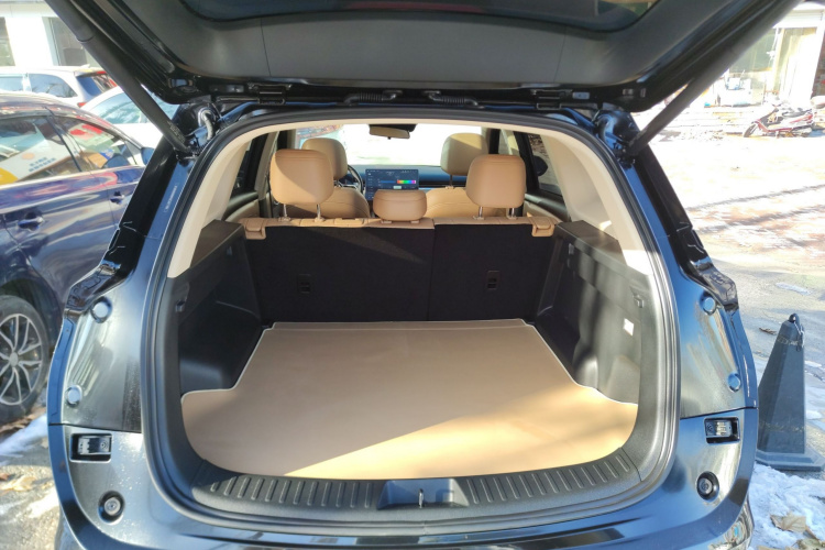 蓝电E5 PLUS 2025款 165km 长续航版 5座机舱底盘23