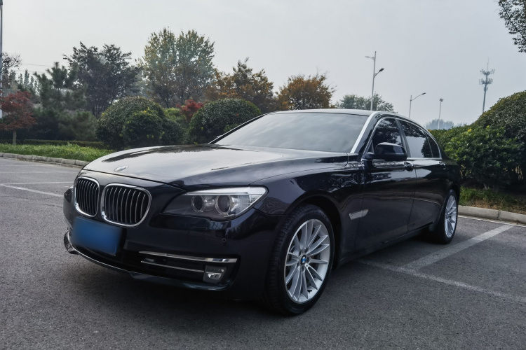 宝马7系 2014款 730Li 臻享型车身外观1