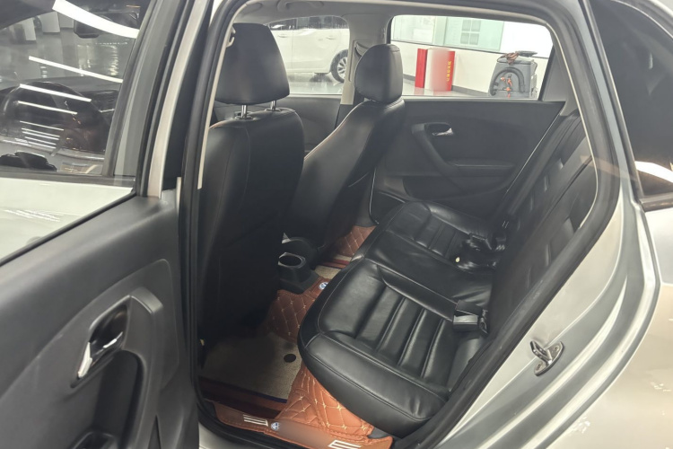 大众 Polo 2011款 1.4L 自动致酷版中控内饰7003