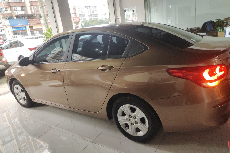 雪佛兰 科沃兹 2016款 1.5L 手动欣享版车身外观4