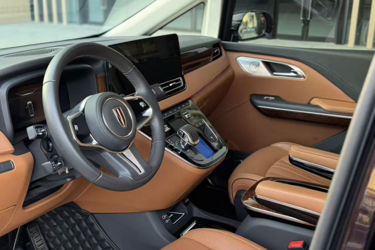 红旗HQ9 2023款 2.0T 智联旗畅版中控内饰7006