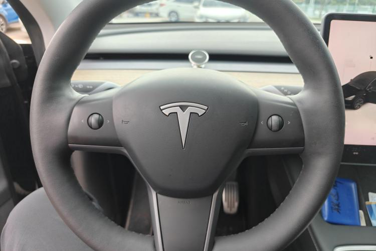 特斯拉 Model Y 2022款 改款 后轮驱动版中控内饰7001