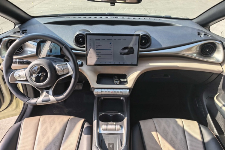 比亚迪 海豚 2025款 420km 时尚版中控内饰7002