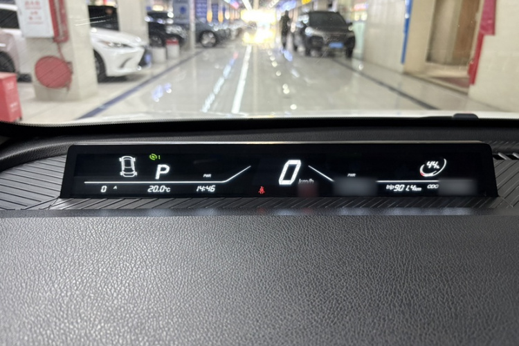 哪吒汽车 哪吒V 2022款 潮 300 Lite 磷酸铁锂局部细节14