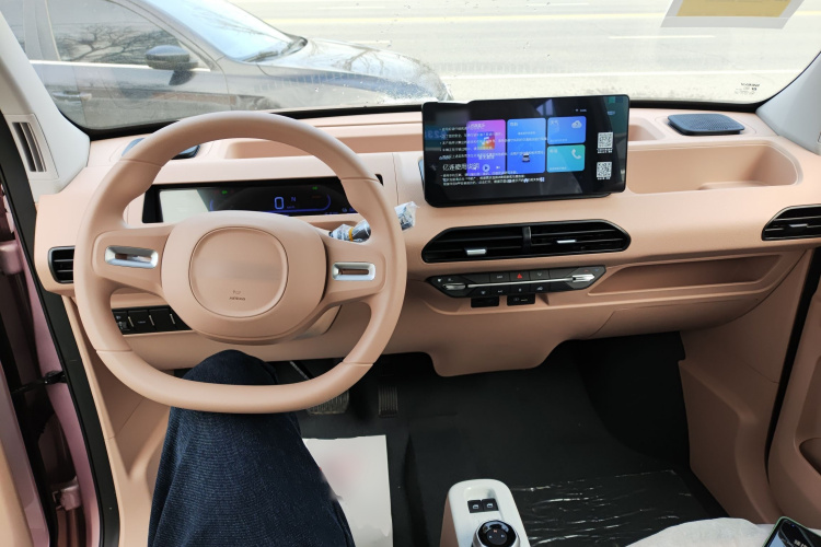 吉利银河 2024款 熊猫mini 200km 耐力熊中控内饰7002