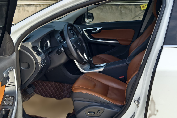 沃尔沃S60 2017款 S60L T4 智远版中控内饰7004