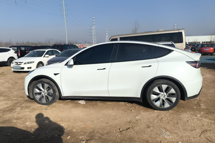 特斯拉 Model Y 2022款 改款 后轮驱动版车身外观4