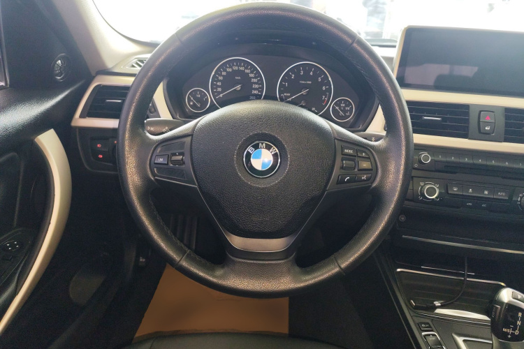 宝马3系 2015款 316i 进取型局部细节13