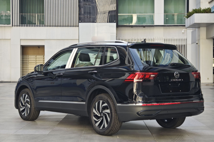 大众 途观L 2025款 出众款 300TSI 自动两驱龙腾版车身外观6004