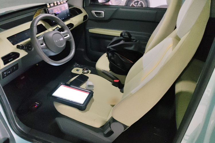 吉利银河 2023款 熊猫mini 200km 耐力熊中控内饰20