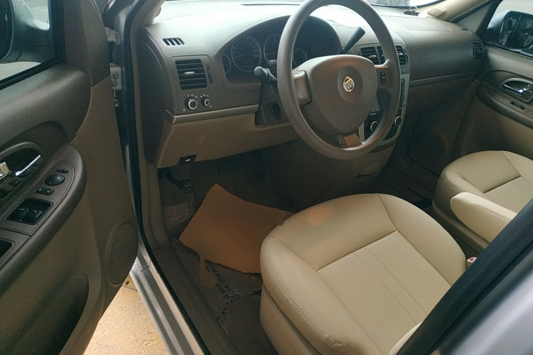 别克GL8 2014款 2.4L 经典版中控内饰7003