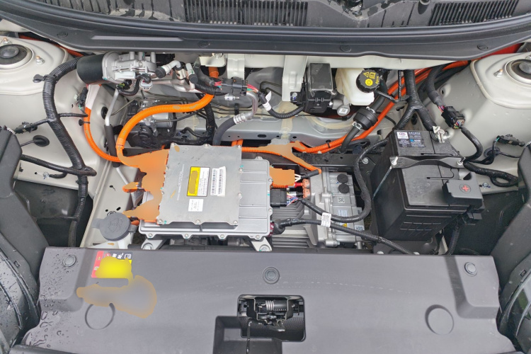 五菱汽车 五菱缤果 2025款 203km 轻享款机舱底盘24