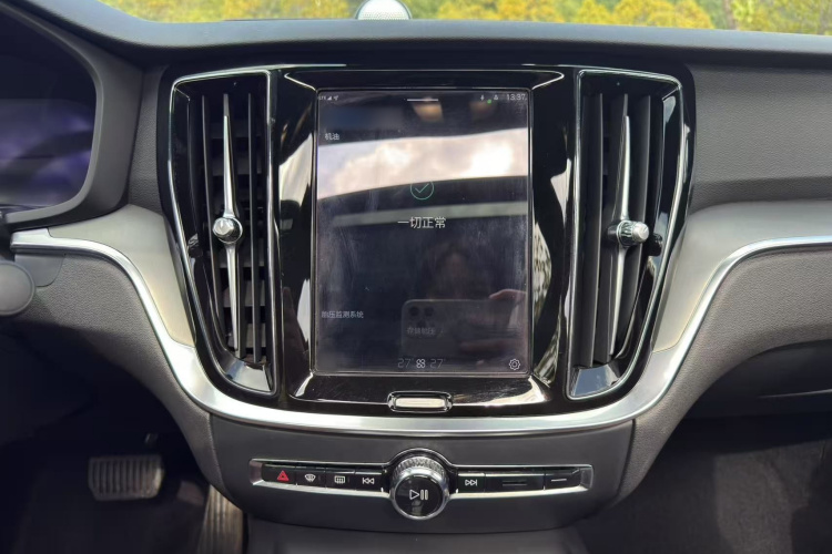 沃尔沃S60 2023款 B4 智逸豪华版中控内饰7009