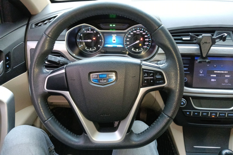 吉利汽车 帝豪 2017款 三厢百万款 1.5L 手动豪华型中控内饰13