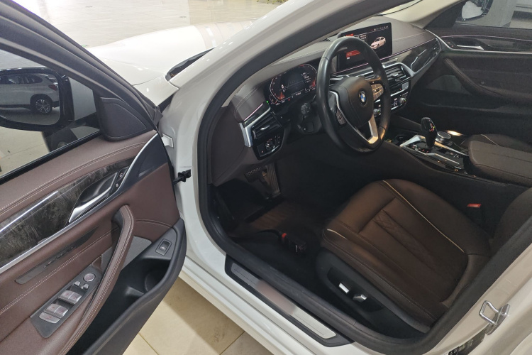 宝马5系 2021款 改款 530Li xDrive 豪华套装中控内饰7003