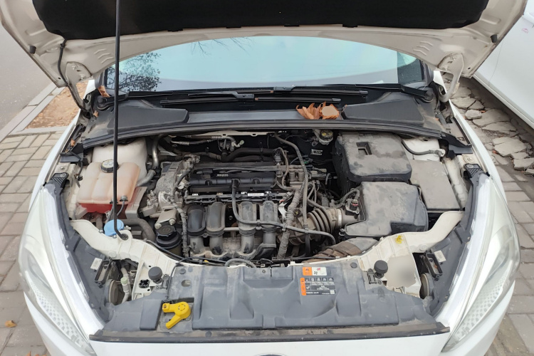 福特 福克斯 2017款 三厢 1.6L 自动风尚型智行版机舱底盘24