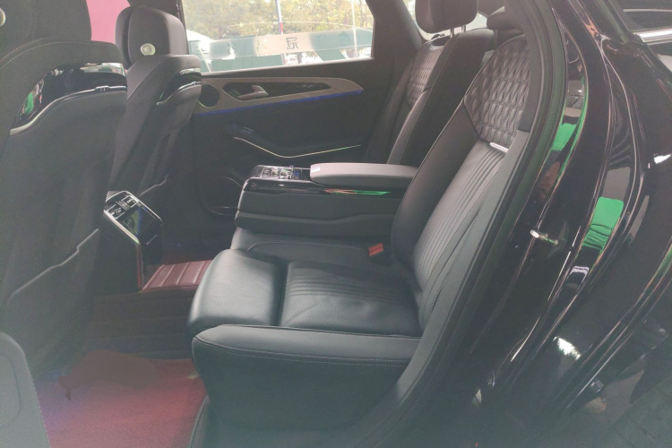 红旗H9 2020款 3.0T 智联旗畅版中控内饰7004