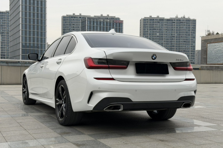 宝马3系 2022款 325i M运动套装车身外观6003