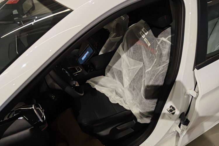 名爵 MG5 2025款 180DVVT 全球豪华版中控内饰19