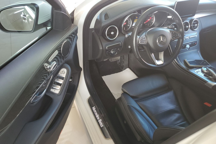 奔驰C级 2017款 改款 C 200 L 运动版中控内饰7003