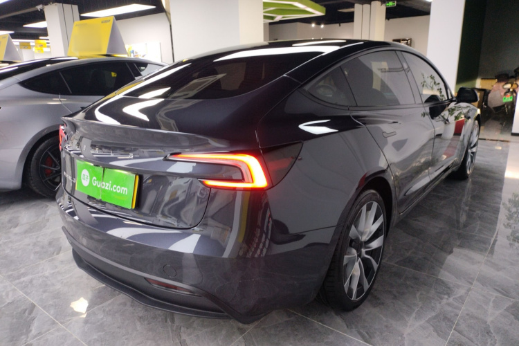 特斯拉 Model 3 2023款 后轮驱动版车身外观7