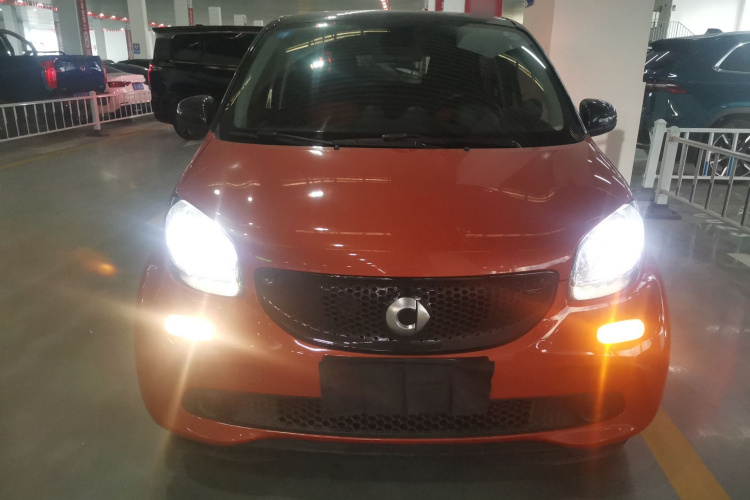 smart forfour 2018款 0.9T 66千瓦先锋版车身外观2