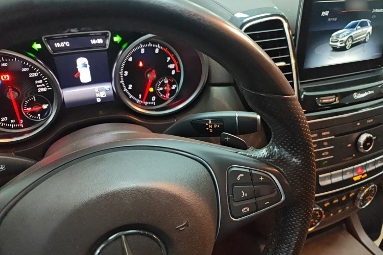 奔驰GLE 2017款 GLE 400 4MATIC局部细节18