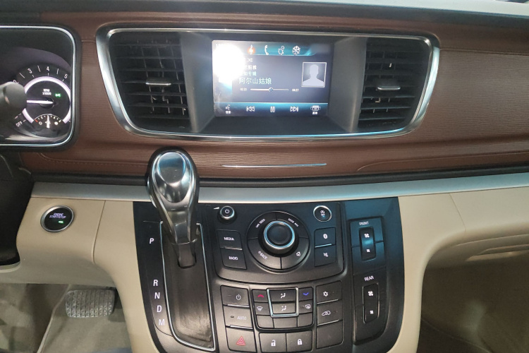 别克GL8 2017款 25S 舒适型 国V局部细节16