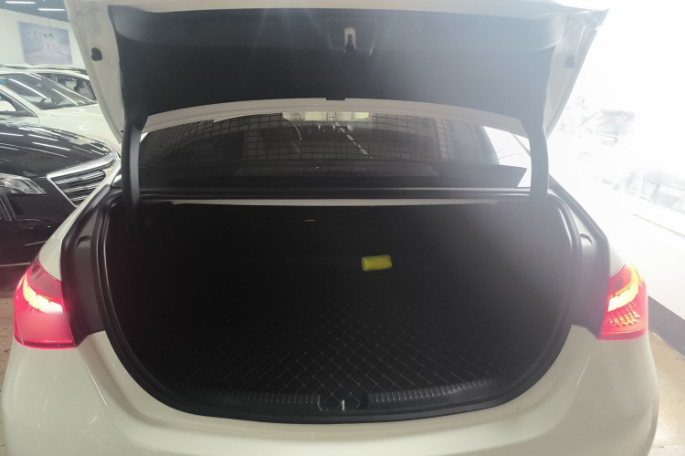 奔驰C级 2024款 改款 C 200 L 运动版机舱底盘23