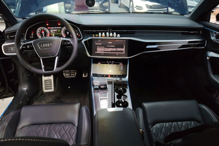 奥迪A6L 2025款 改款 45 TFSI quattro 臻选动感型中控内饰12