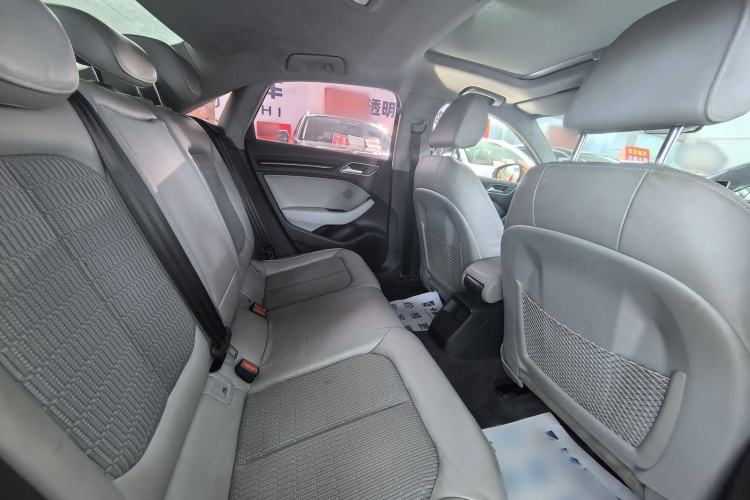 奥迪A3 2018款 30周年年型 Limousine 35 TFSI 时尚型中控内饰7005
