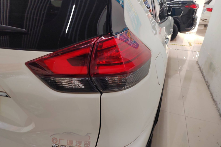 日产 奇骏 2020款 2.0L XL ITS CVT 2WD智联舒适版车身外观9