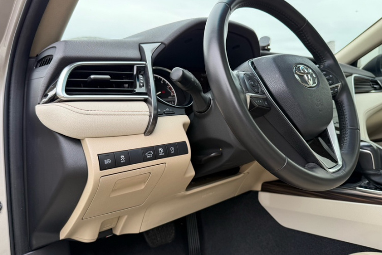 丰田 凯美瑞 2019款 2.5G 豪华版 国VI中控内饰7013