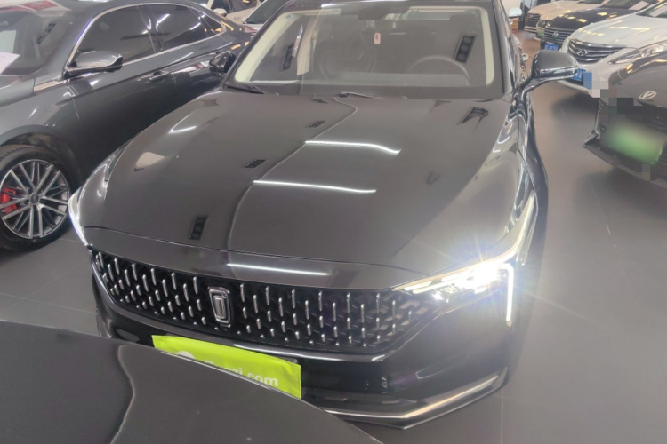 奔腾B70 2025款 龙耀版 1.5T 欢享型车身外观2