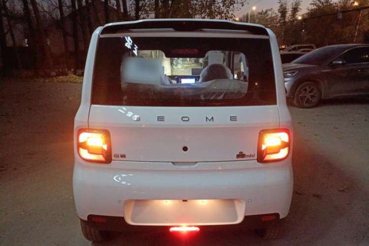 吉利银河 熊猫 2025款 210km 元气熊车身外观6