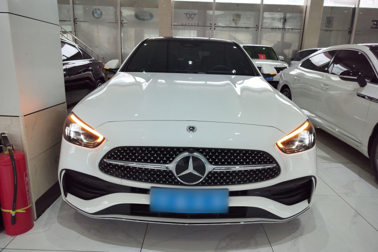 奔驰C级 2023款 C 260 L 运动版车身外观2