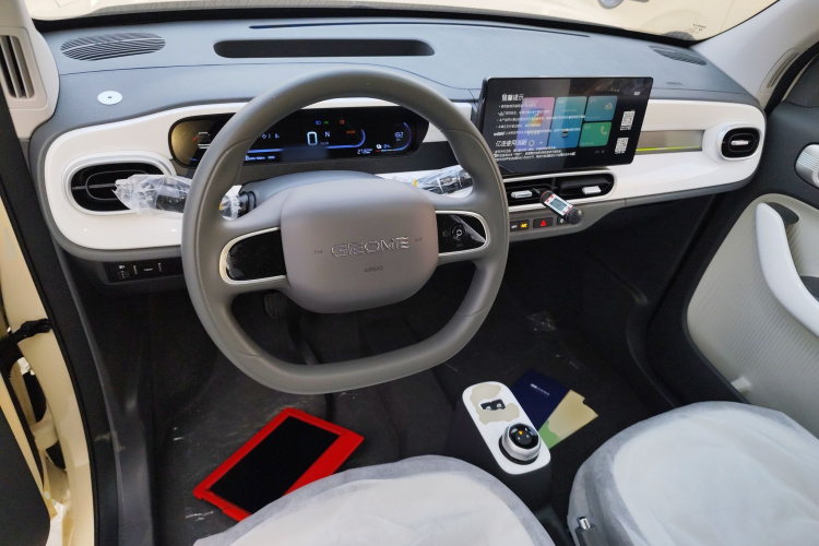 吉利银河 熊猫 2025款 210km 元气熊中控内饰7002