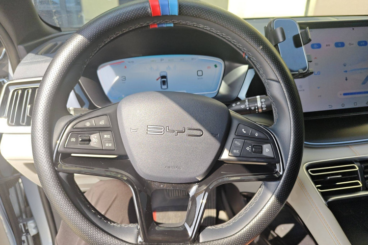 比亚迪 宋PLUS新能源 2024款 荣耀版 DM-i 110km 旗舰型中控内饰13